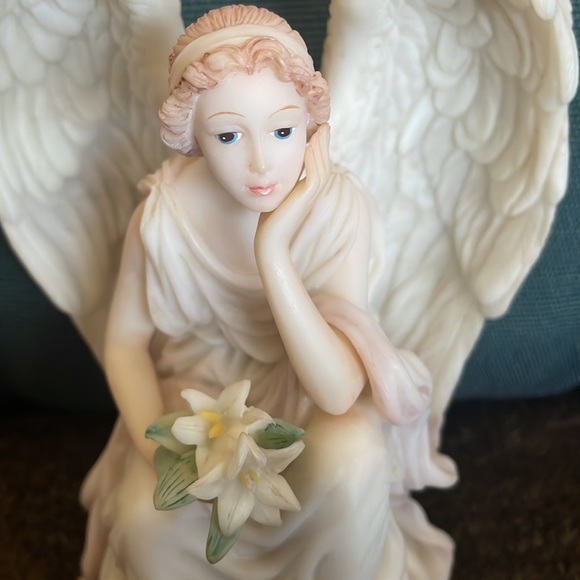EUC~Seraphim Girl Angel Figurine Classics Harmony, Heart Seeker - Picture 2 of 7